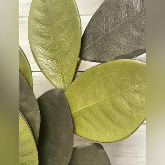 *Elegant Magnolia Leaves Spray - Picture 5 of 10